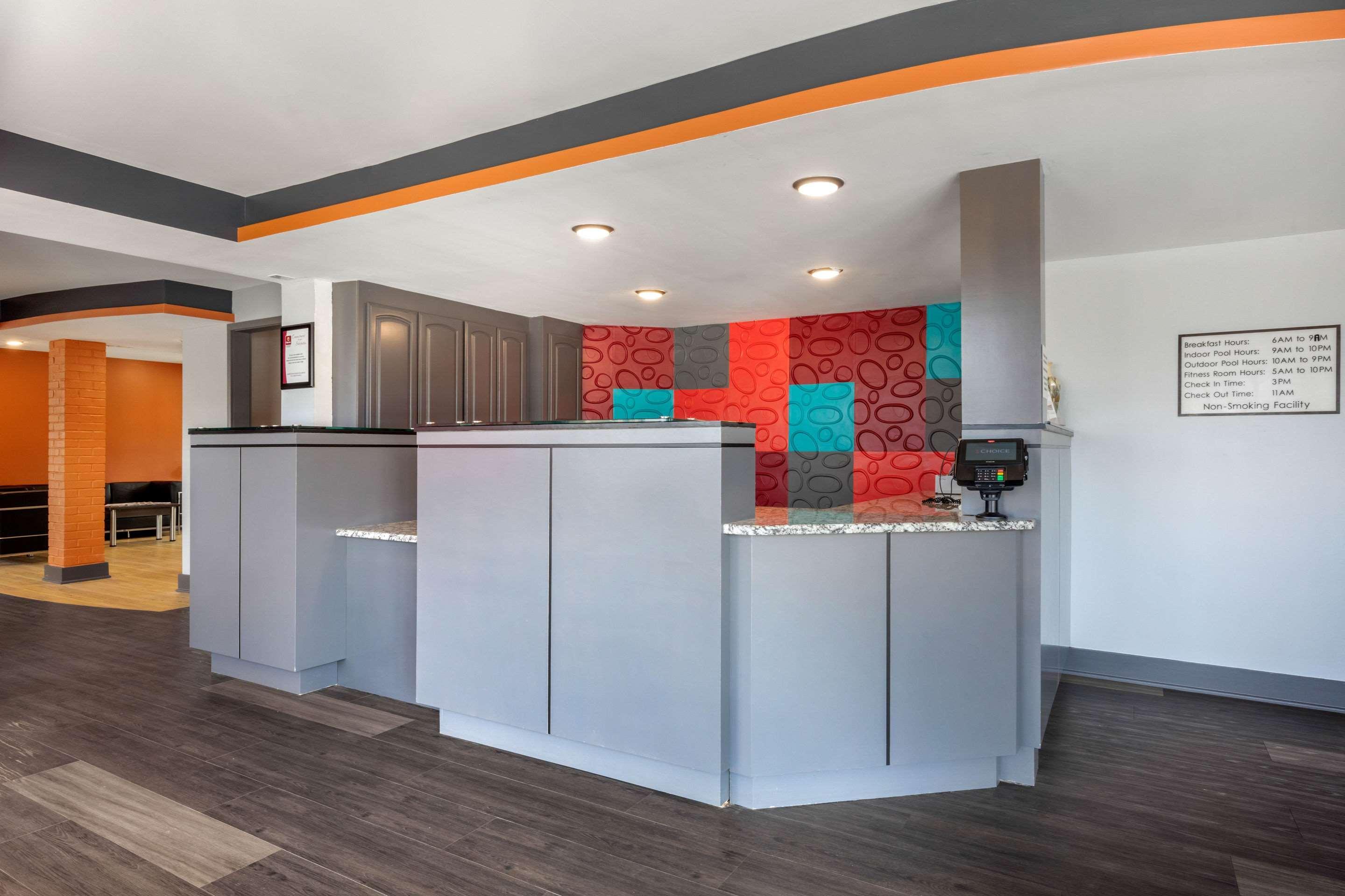 Vista Lobby VetteCity Hotel