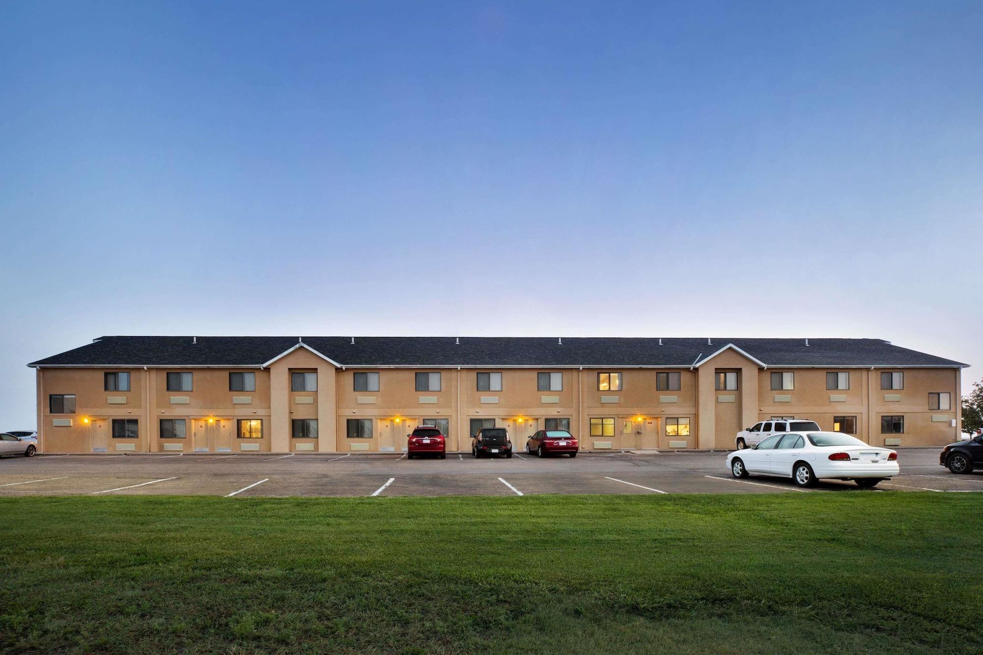 Vista Exterior Travelodge by Wyndham Sharon Springs