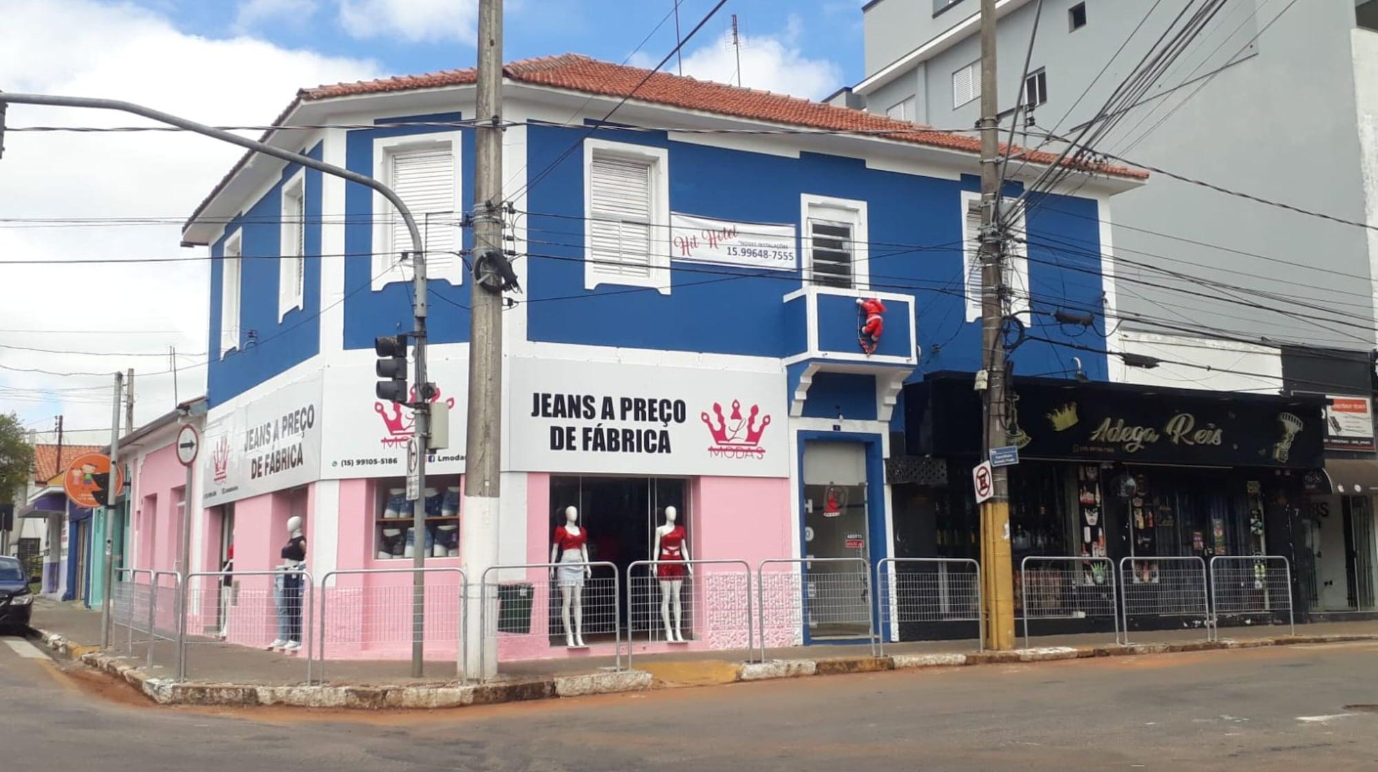 Vista Exterior OYO Hit Hotel
