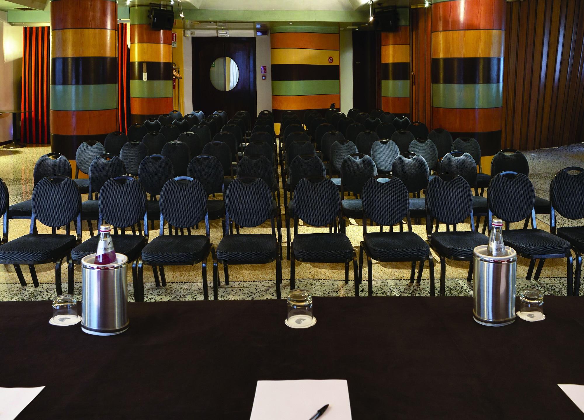 Sala de Reuniones Antony Hotel