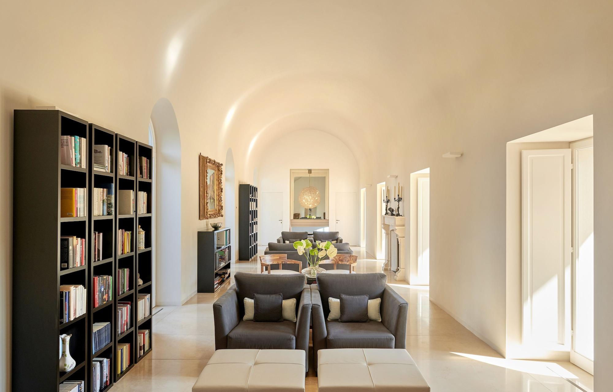 Vista Lobby Villa Paola