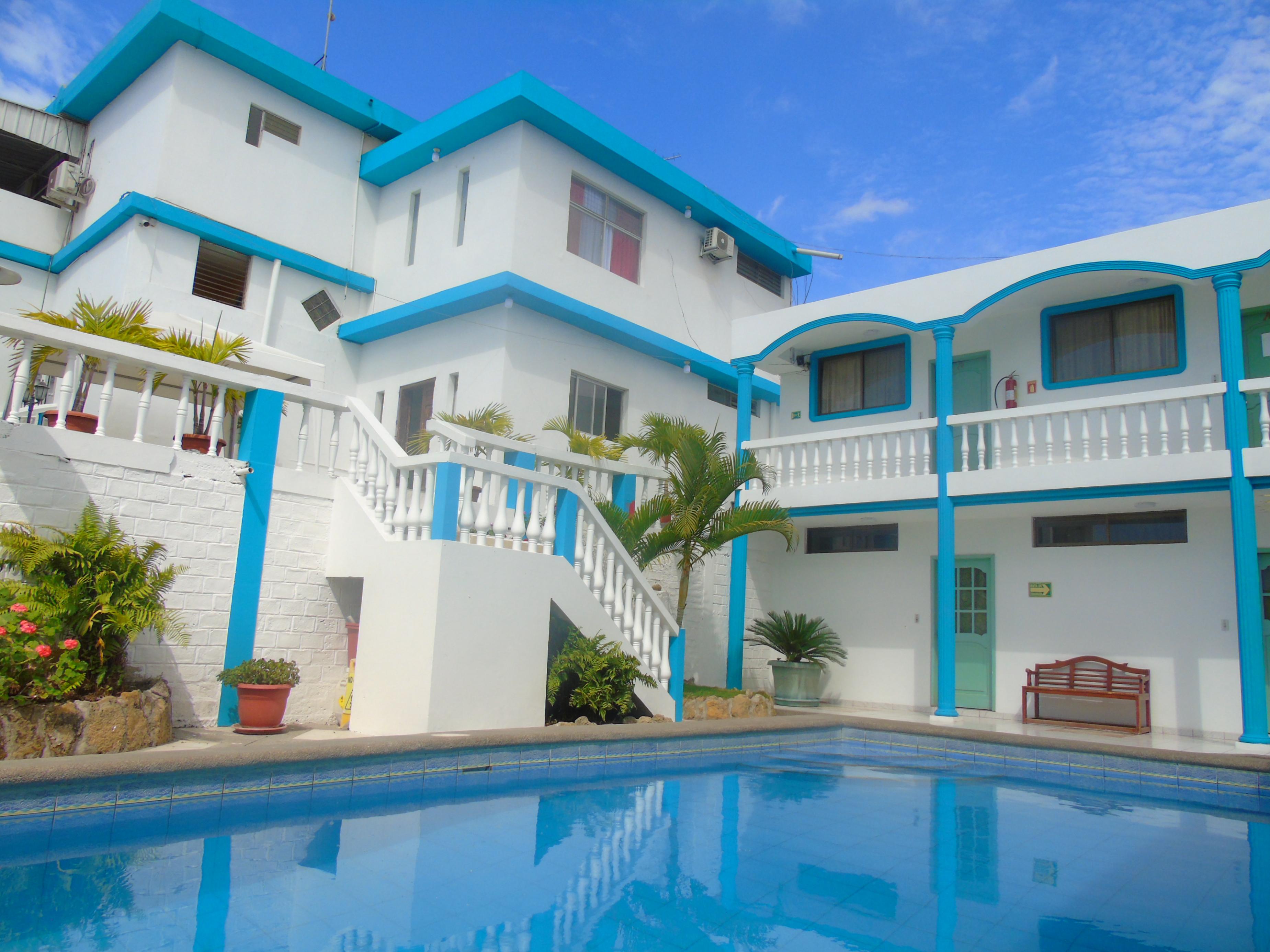 Vista Piscina Hostal Piazolla