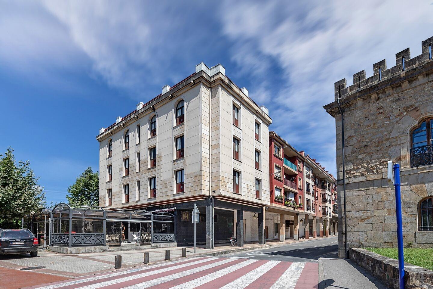 Vista Exterior Hotel Torrebillela