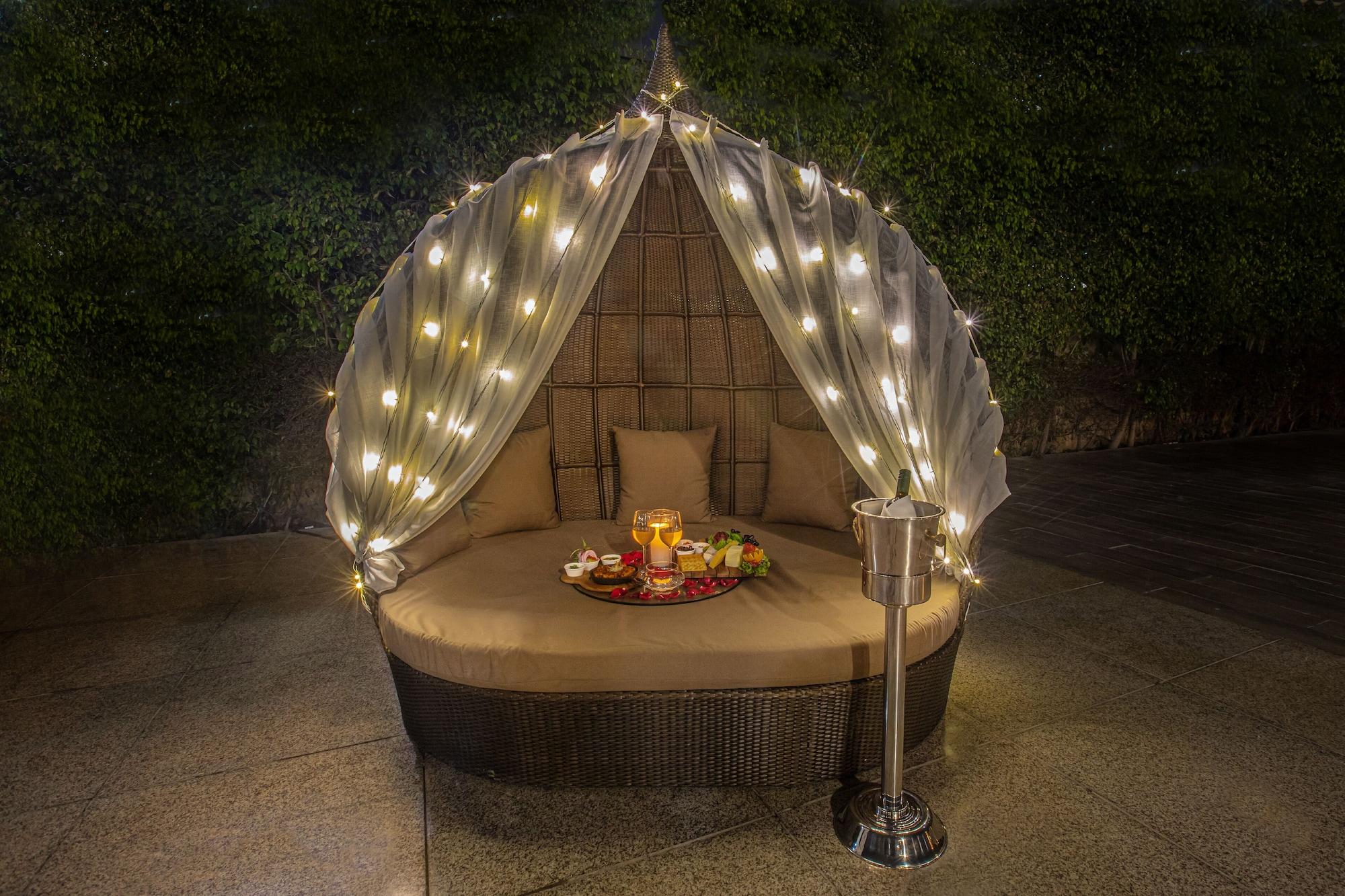 Vista Exterior THE GAURS SAROVAR PREMIERE