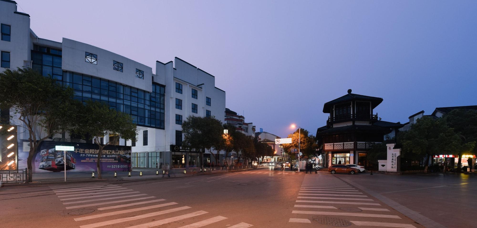 Vista Exterior The Hotel V Confucius Temple