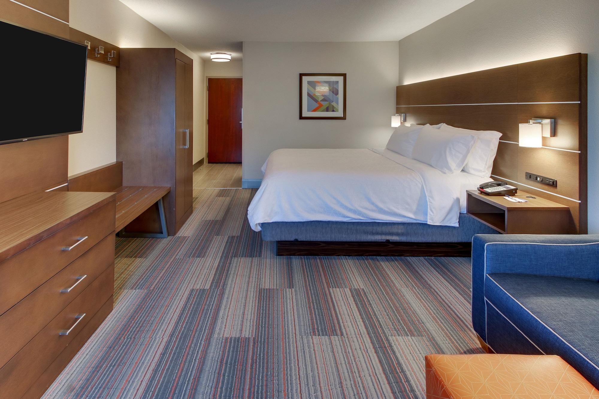 Habitación Holiday Inn Express & Suites Atlanta N-Perimeter Mall Area by IHG