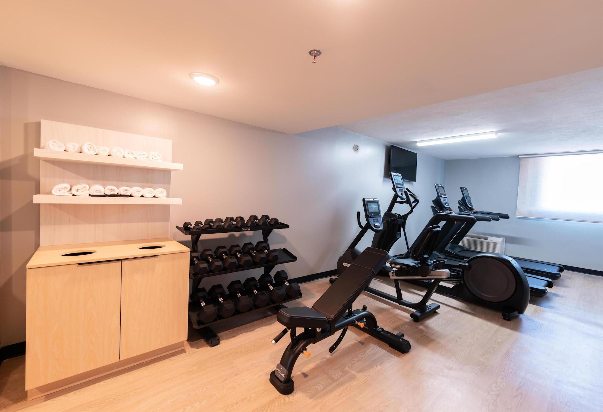 Gimnasio Spark by Hilton Ponce
