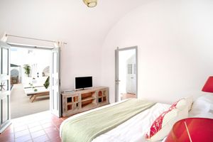 Renta temporal - Antelmi luxury Private Villa On The Caldera Cliff In Firostefani-Fira Santorini