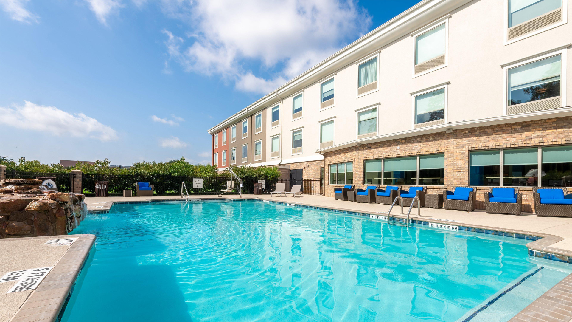 Vista Piscina Holiday Inn Express Hotel and Suites Conroe