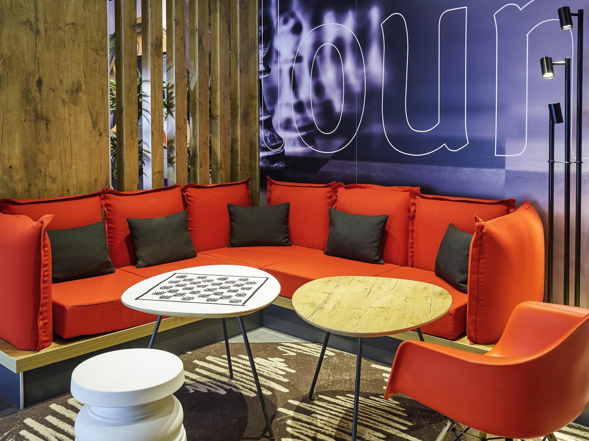 Vista Lobby Ibis Paris Canal Saint Martin