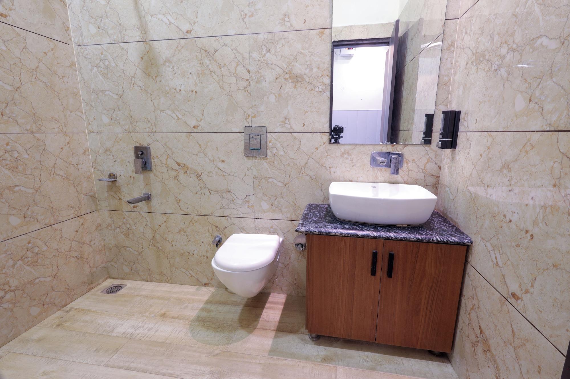 Equipamiento de Habitación Sapphire Hotel & Banquet