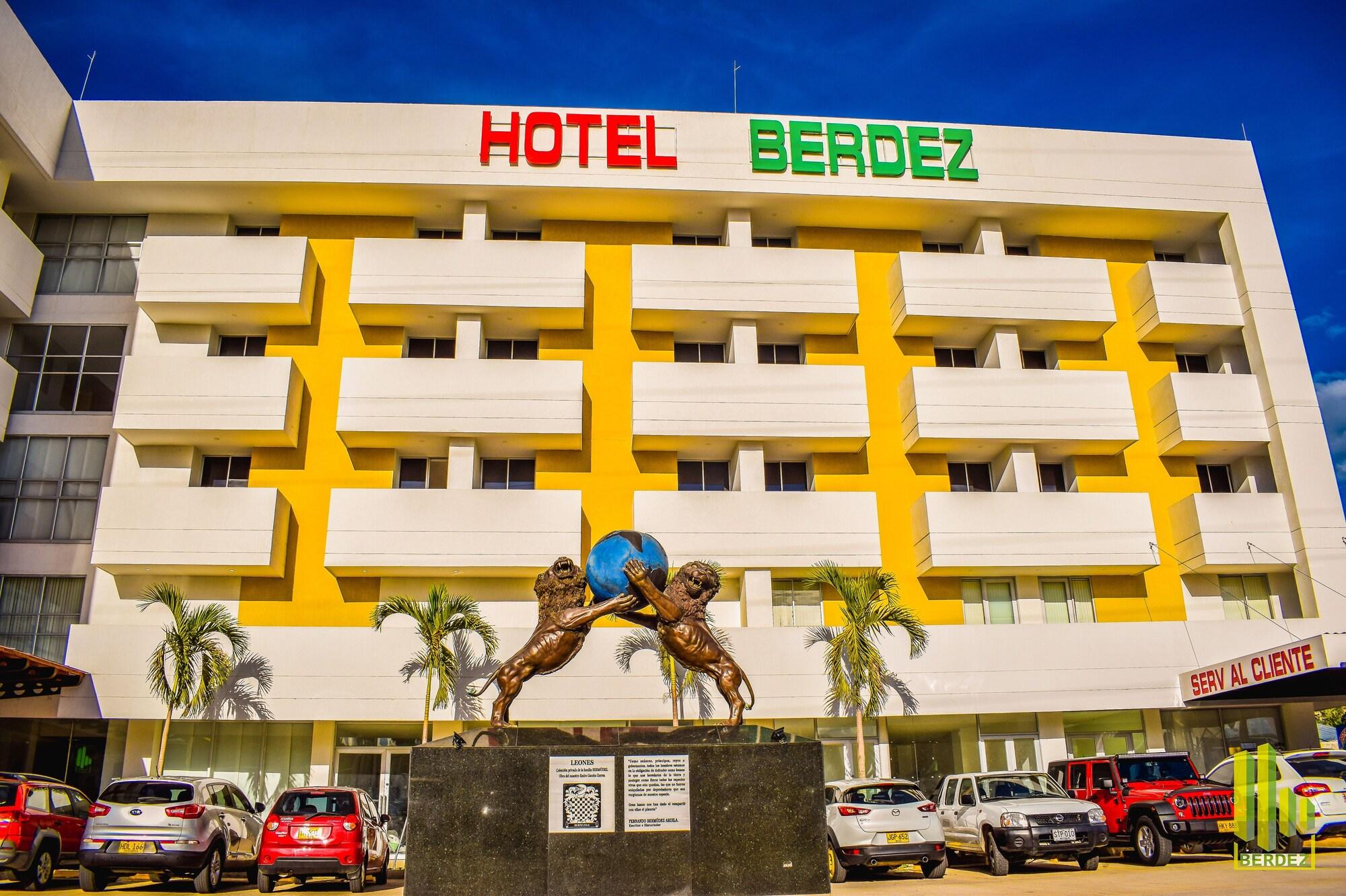 Vista Exterior Hotel Berdez