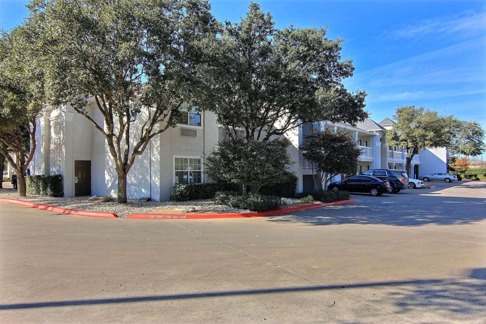 Vista Exterior Studio 6 Austin, TX - Midtown