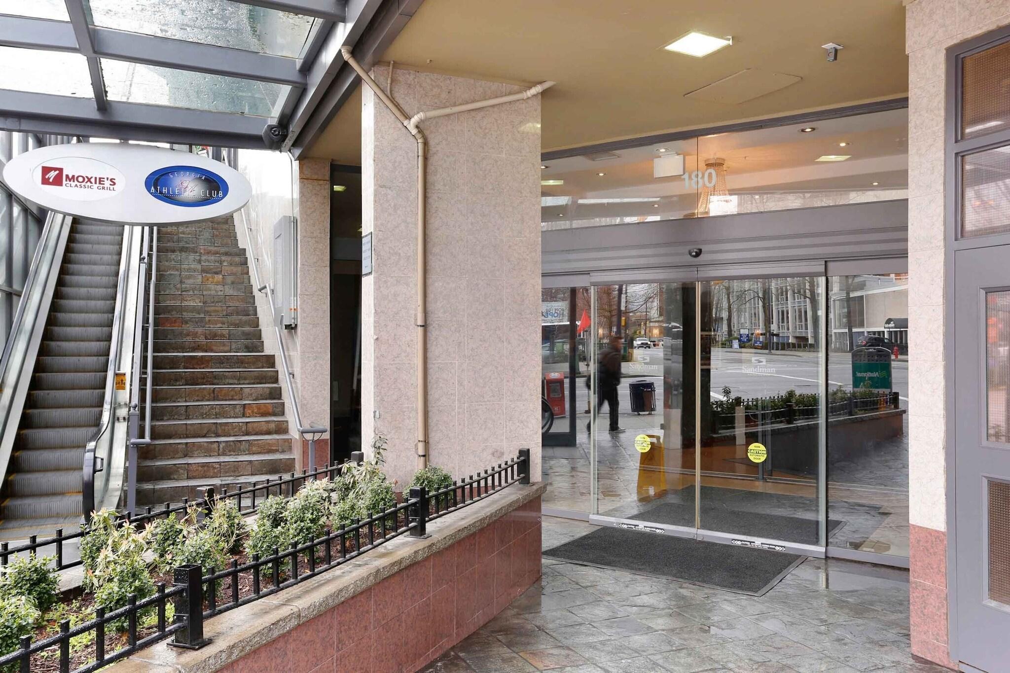Vista Exterior Sandman Hotel Vancouver Downtown