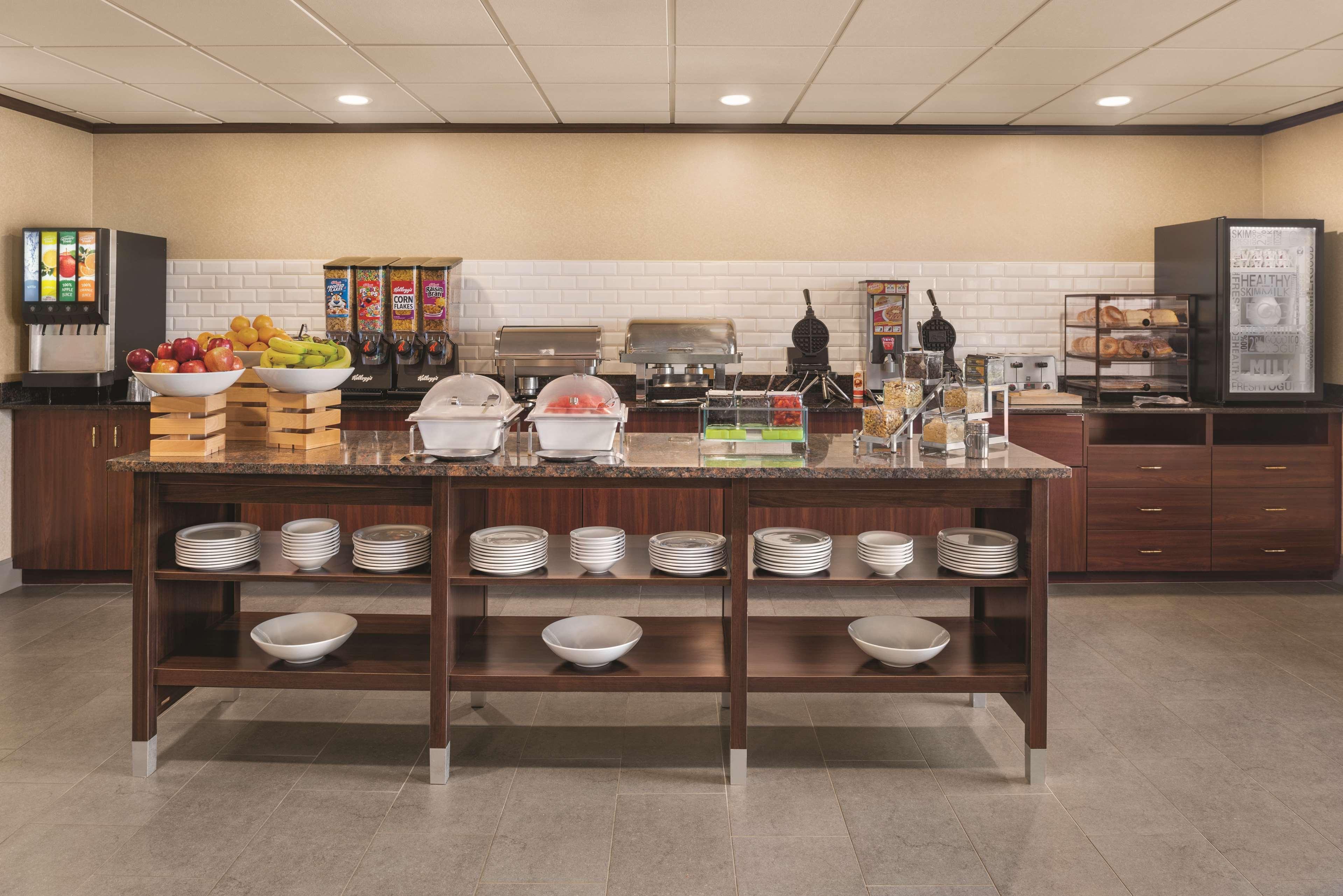 Restaurant Country Inn & Suites by Radisson, Mt. Pleasant-Racine West, WI