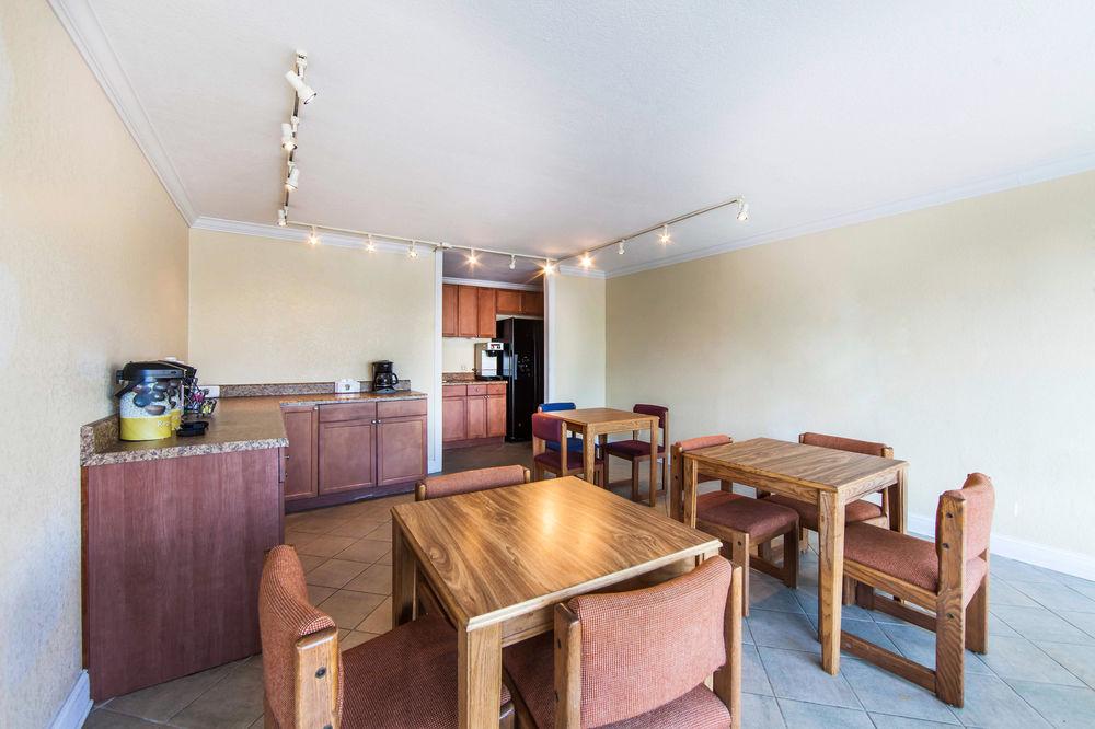 Restaurant Rodeway Inn & Suites