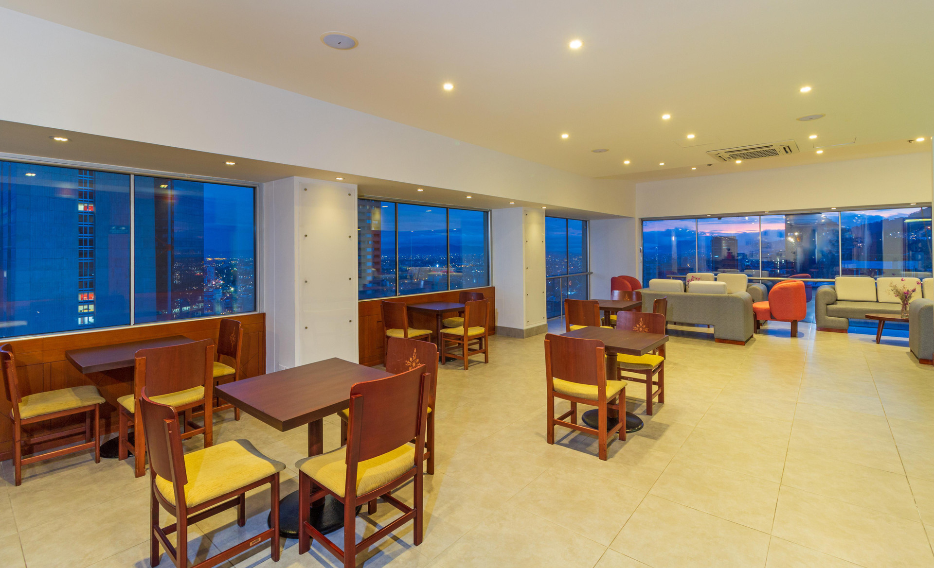 Bar/Salón Tequendama Suites Bogota