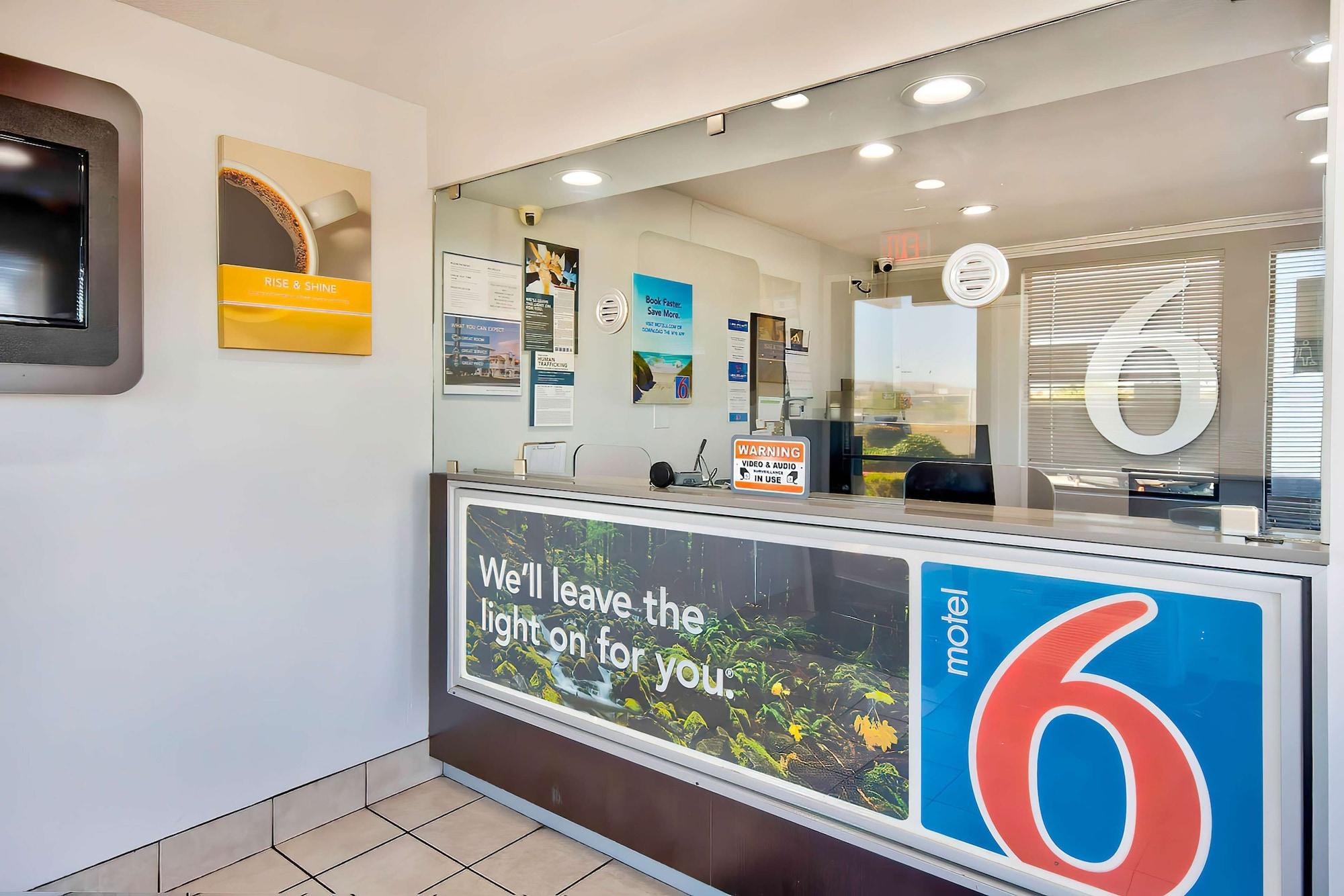 Vista Lobby Motel 6 Vallejo, CA - Six Flags West
