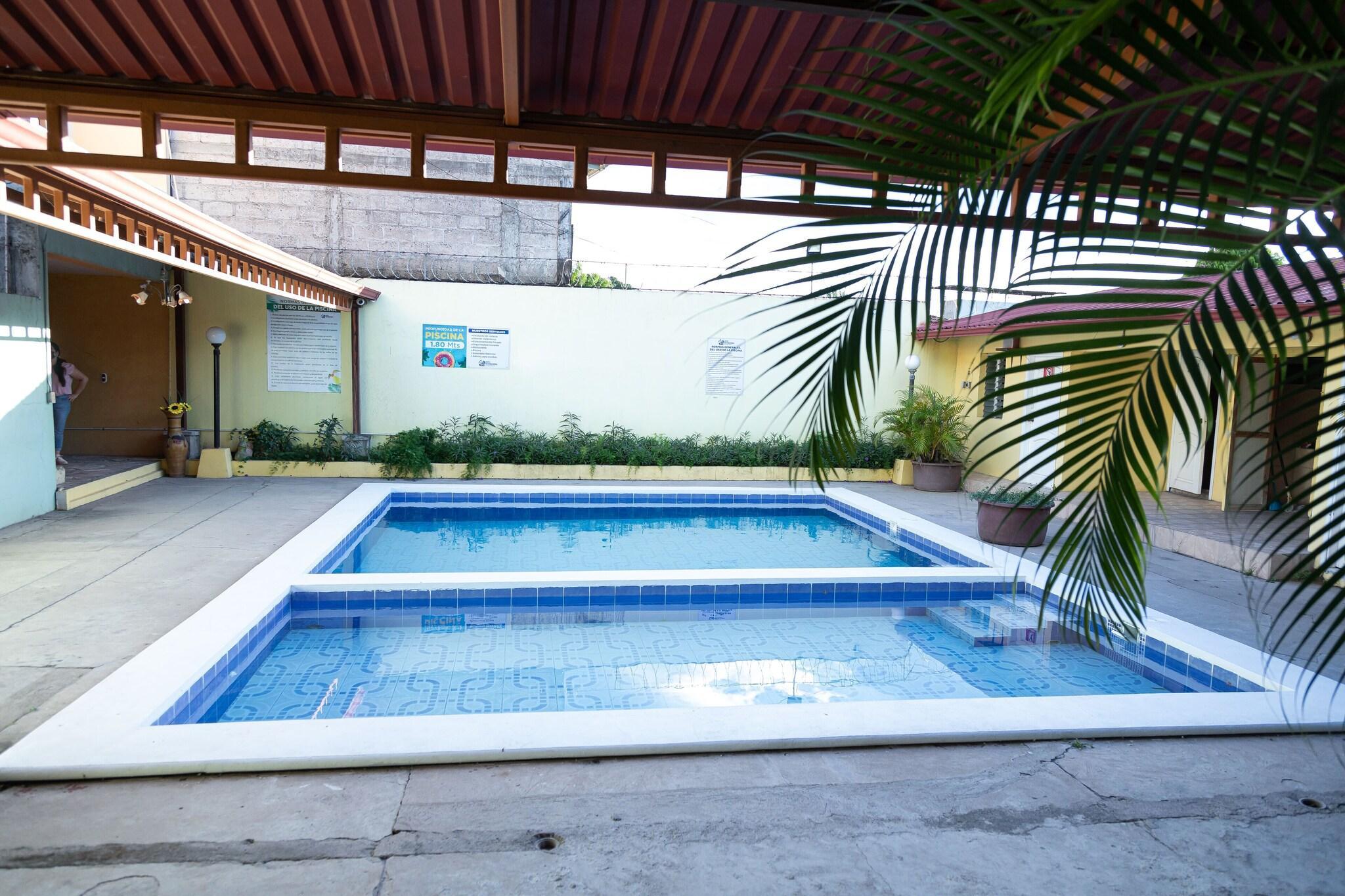Vista Piscina Hotel Internacional Palmerola