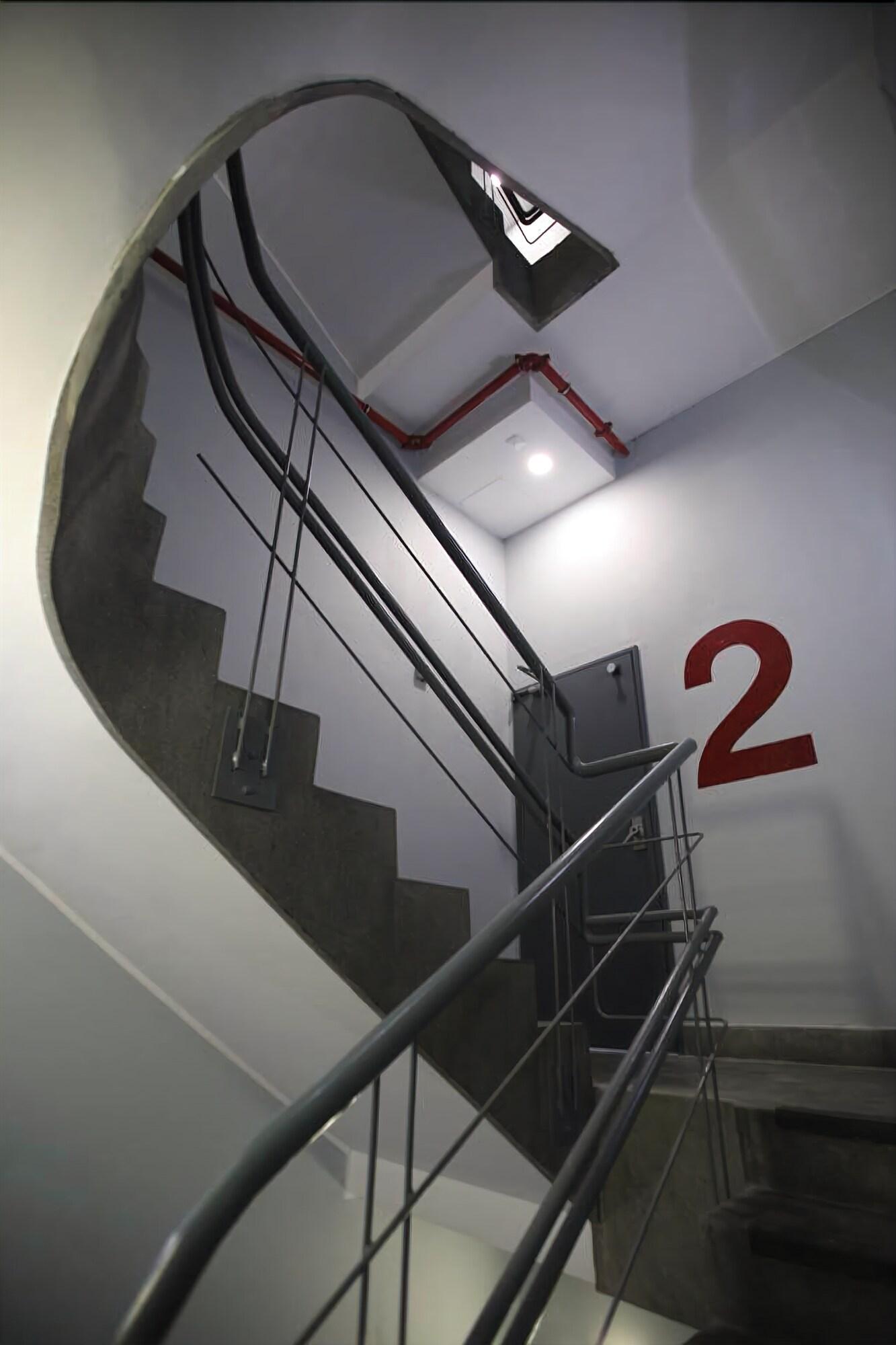 Vista Lobby The Gate