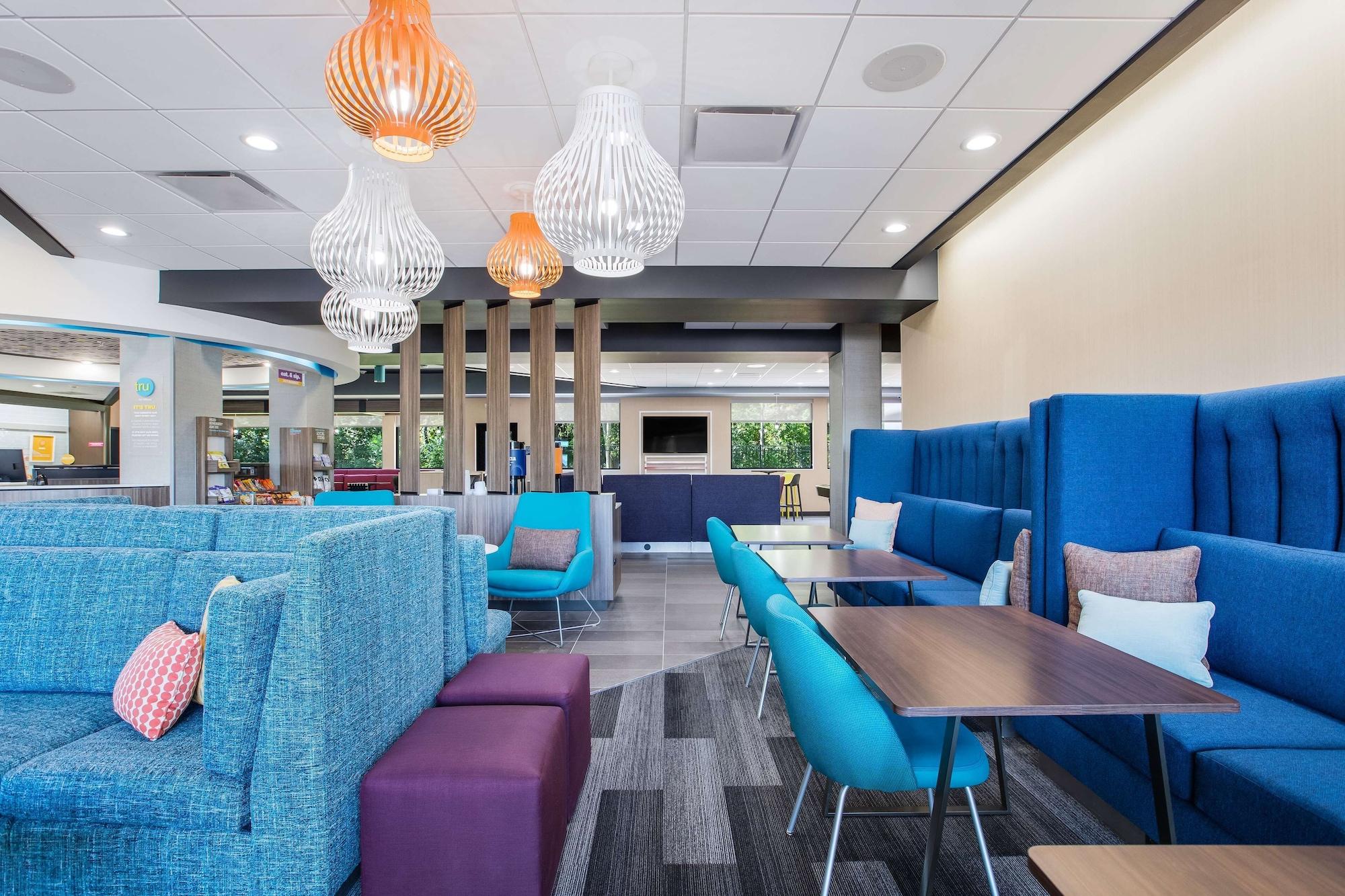 Vista Lobby Tru by Hilton Saint Joseph