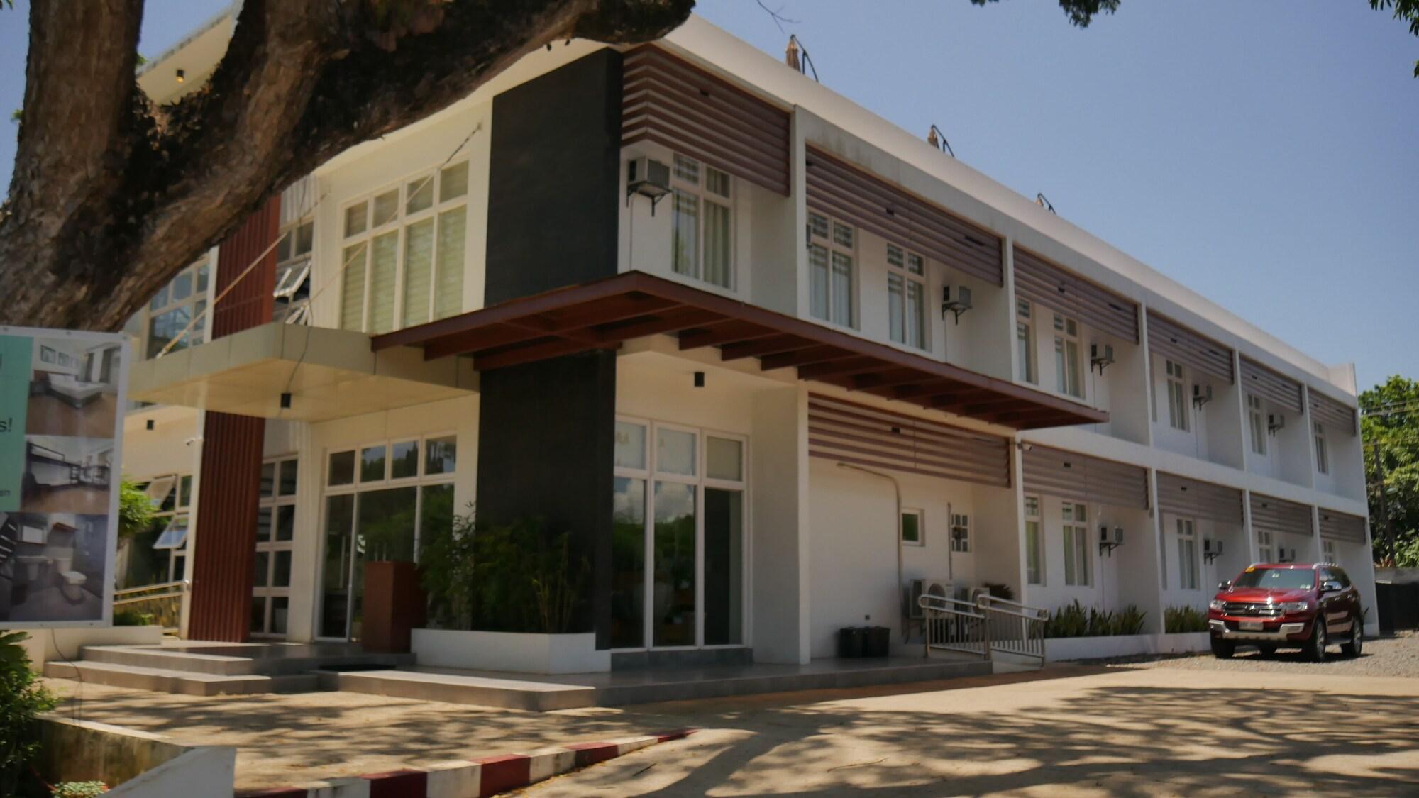 Varios Bambu Suites