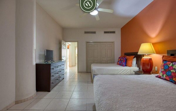 Mexican Styled 2 BR Condo - Beachfront - Pool - Hoteles de lujo en Nuevo Vallarta, Nayarit