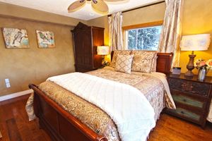 Alquiler Vacacional - Slope Side Retreat next to the Waterfall w/ Grand Mountain Views!