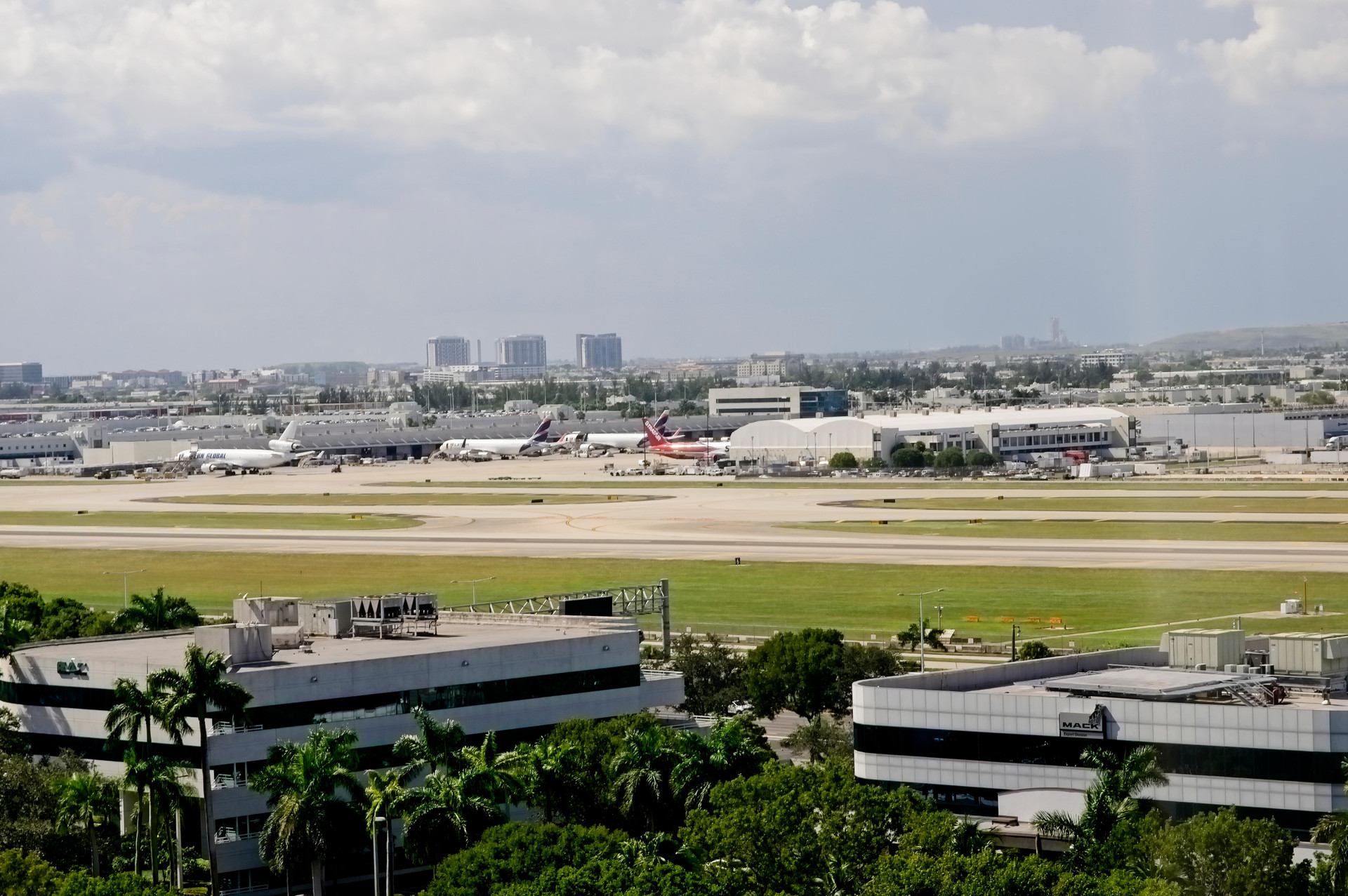Vista Exterior Pullman Miami Airport