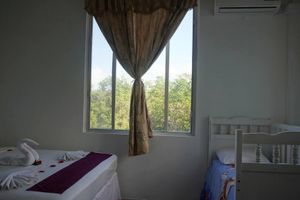 Alquiler Vacacional - See Belize Waterside Sea View 2-bedroom Apartment w Balcony, Pool & Deck 2nd FL
