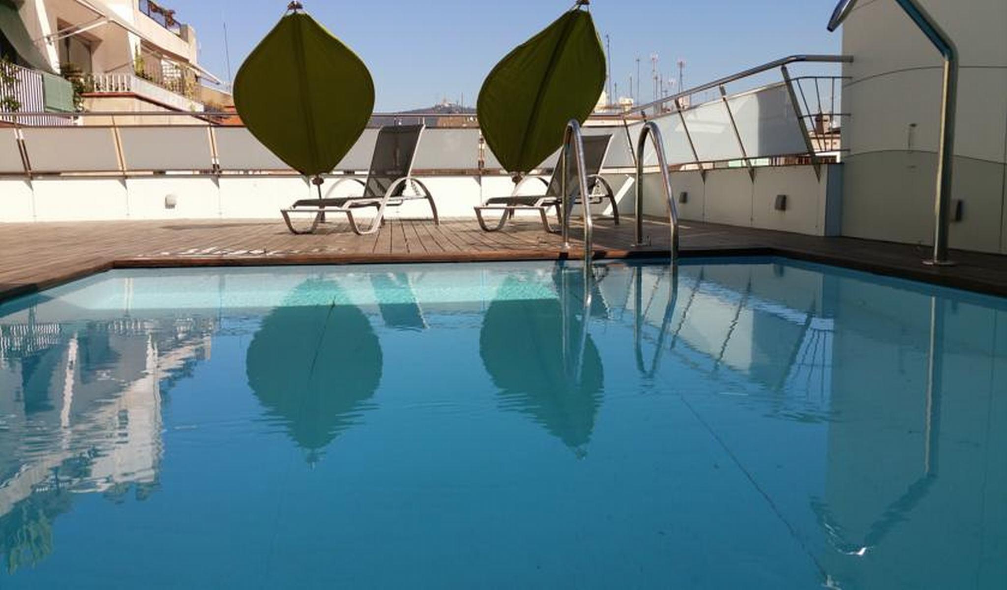 Vista Piscina Ako Suite