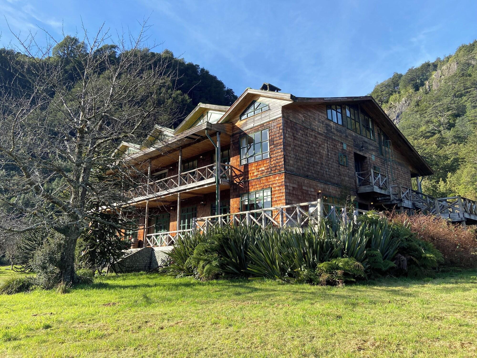 Vista Exterior Mitico Puelo Lodge