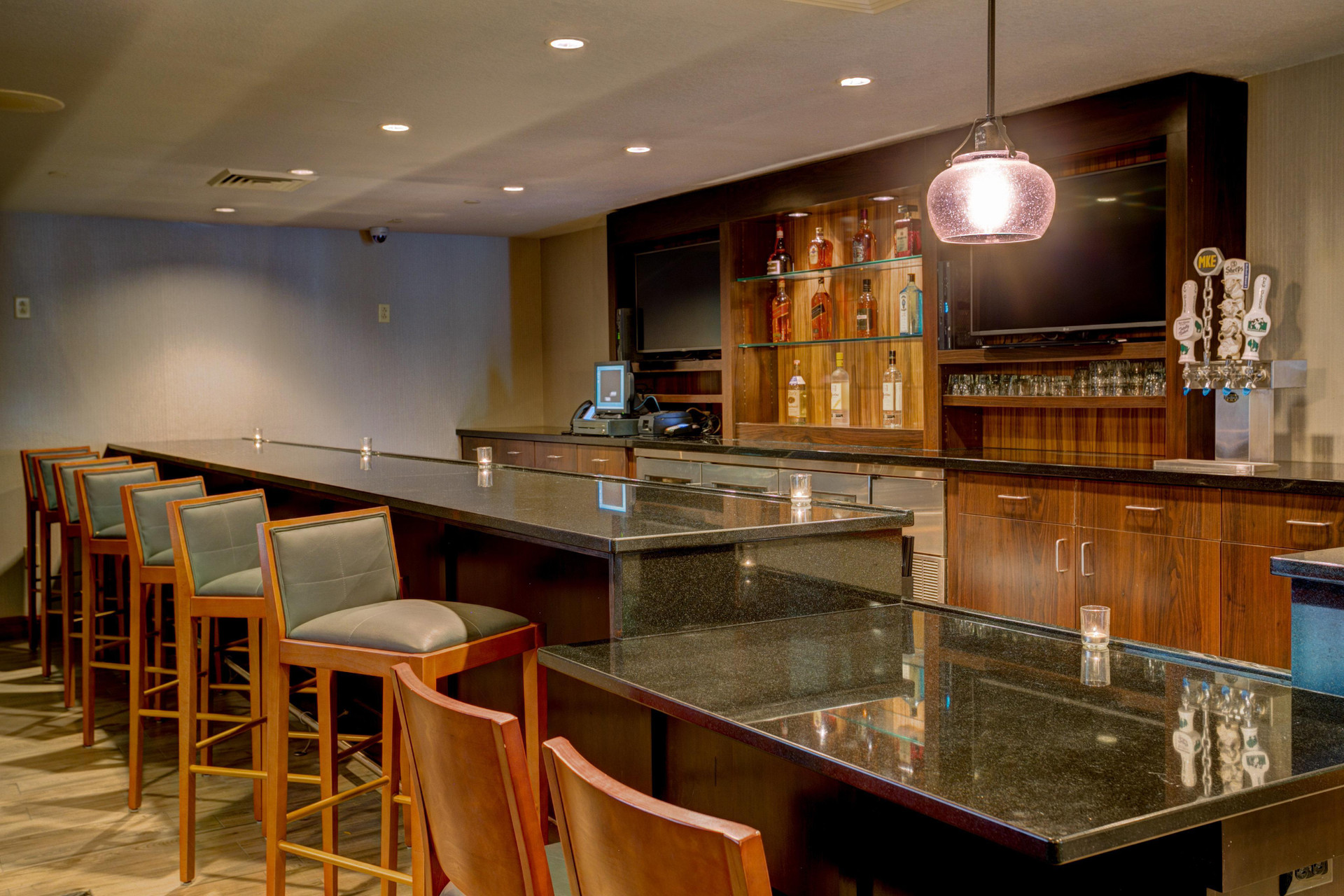 Restaurant Holiday Inn Hotel & Suites-Milwaukee Airport by IHG