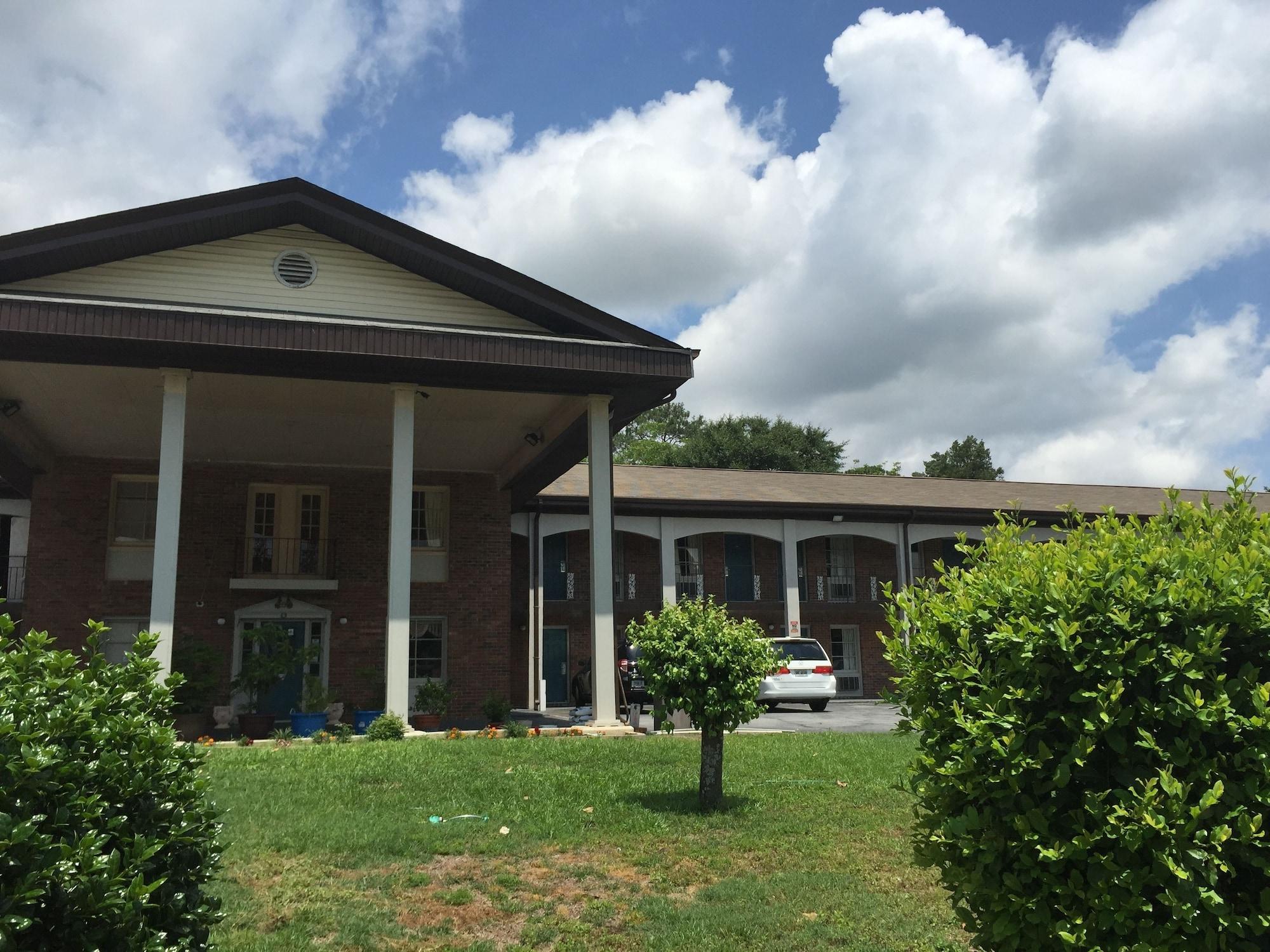 Varios Scottish Inn & Suites