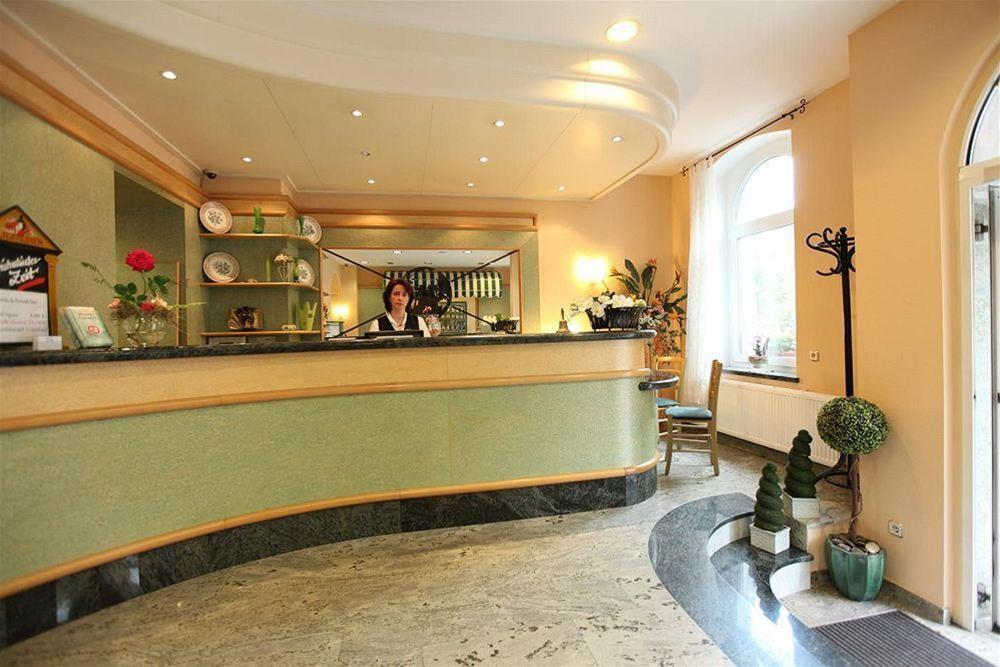 Vista Lobby Adesso Hotel