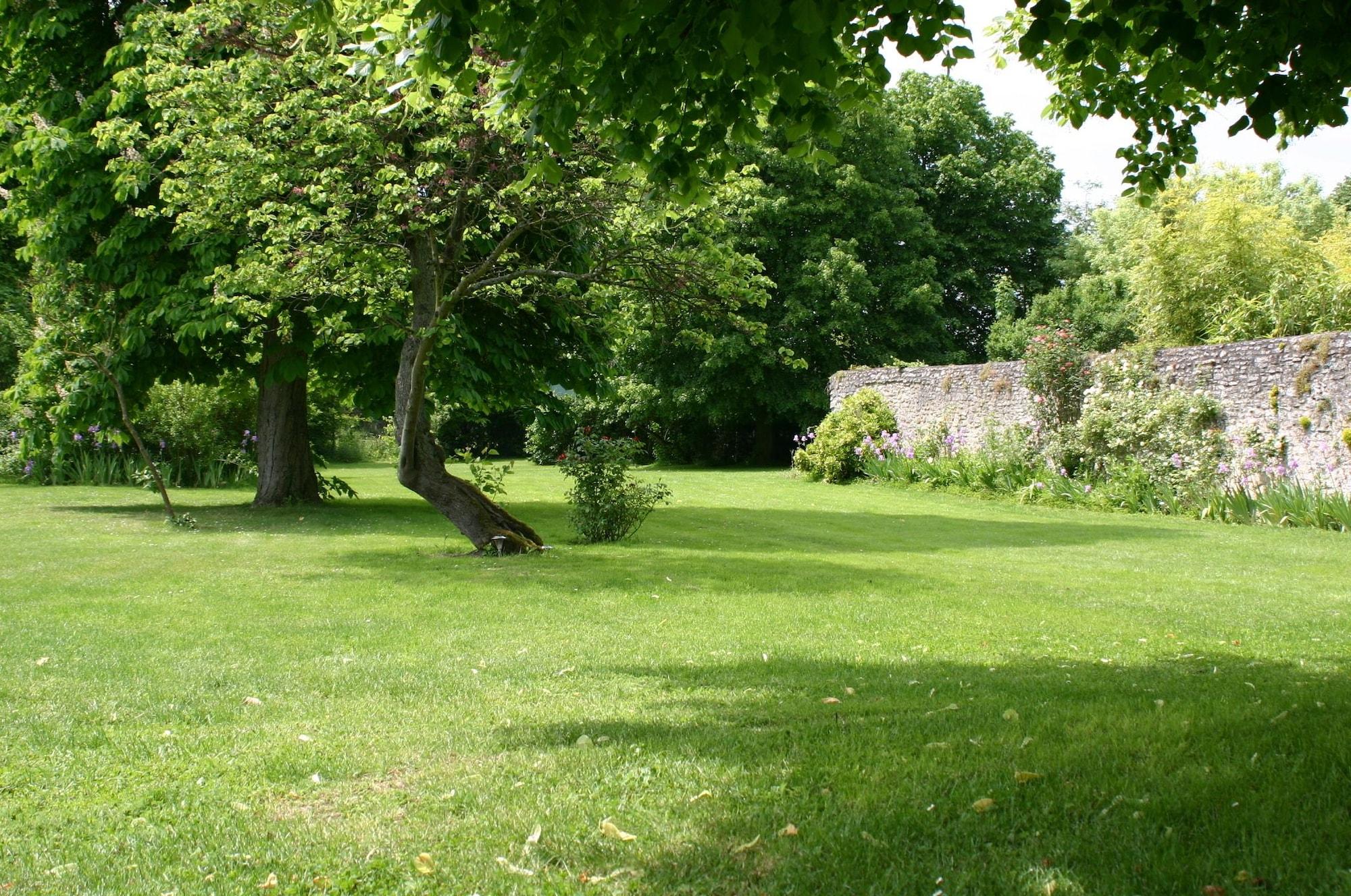 Vista Exterior Hotel***Aunette Cottage Senlis