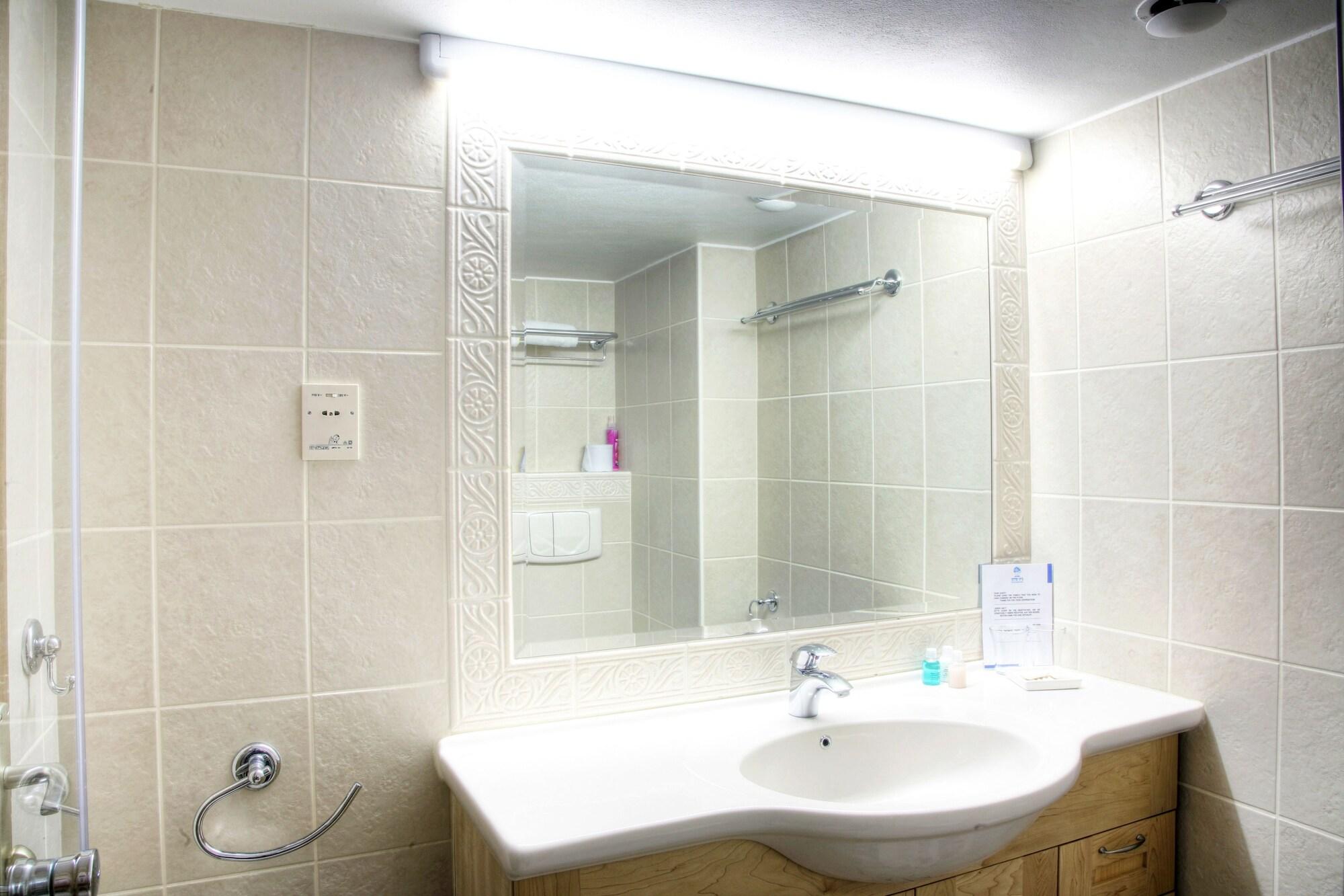 Equipamiento de Habitación Beth-Shalom Hotel
