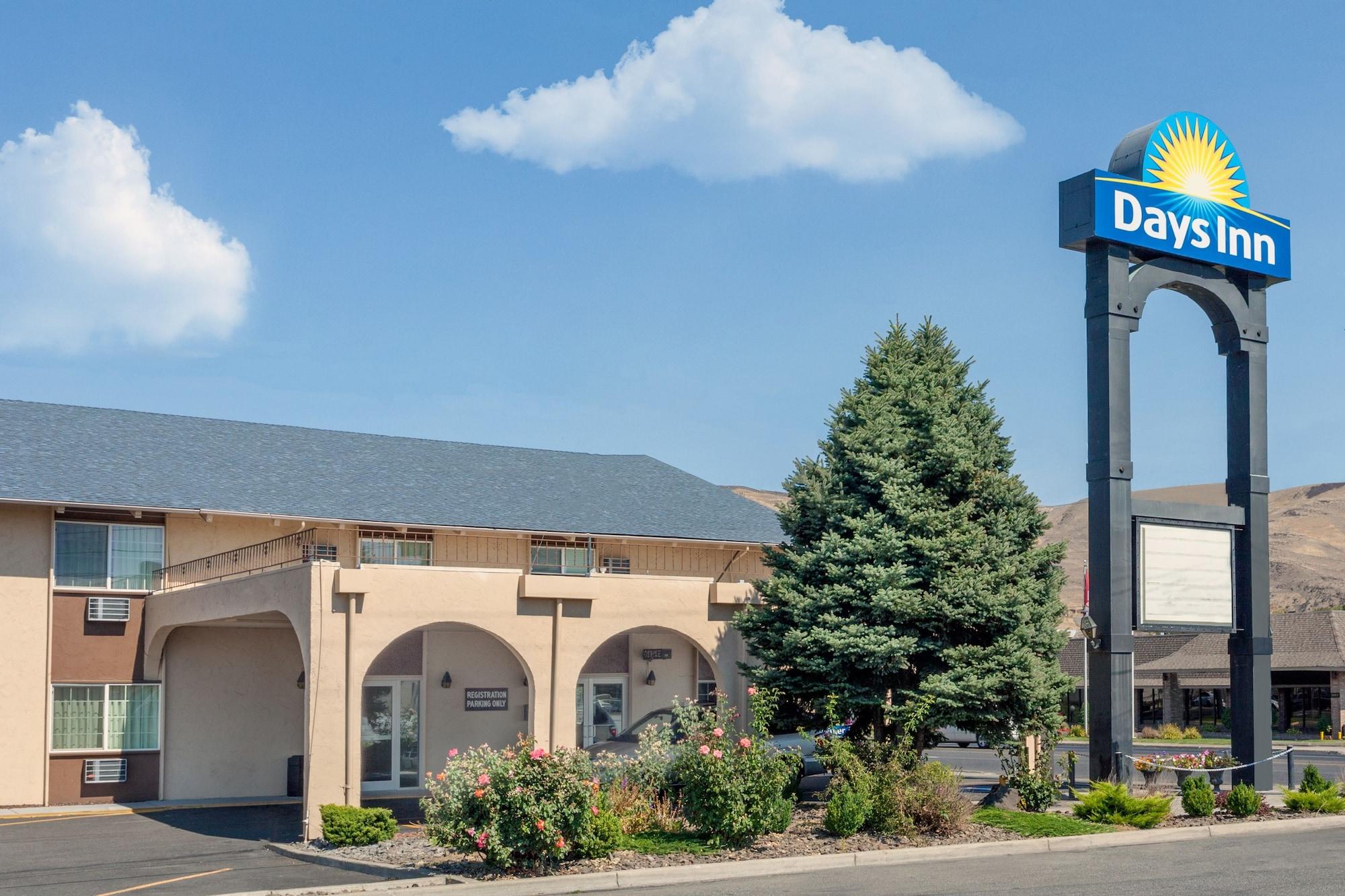 Vista Exterior Days Inn by Wyndham Yakima
