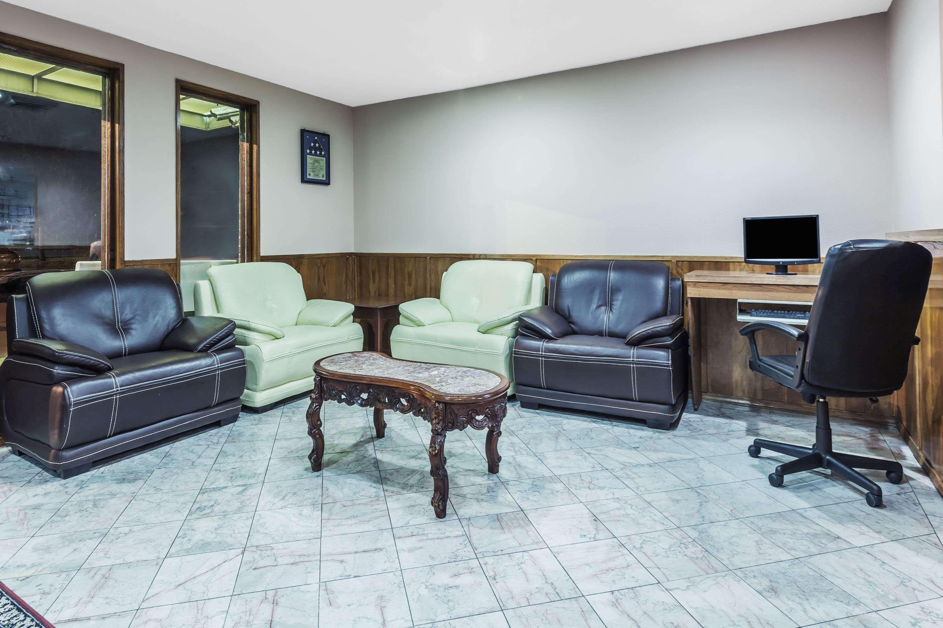 Vista Lobby Super 8 by Wyndham Irving DFW Airport/South