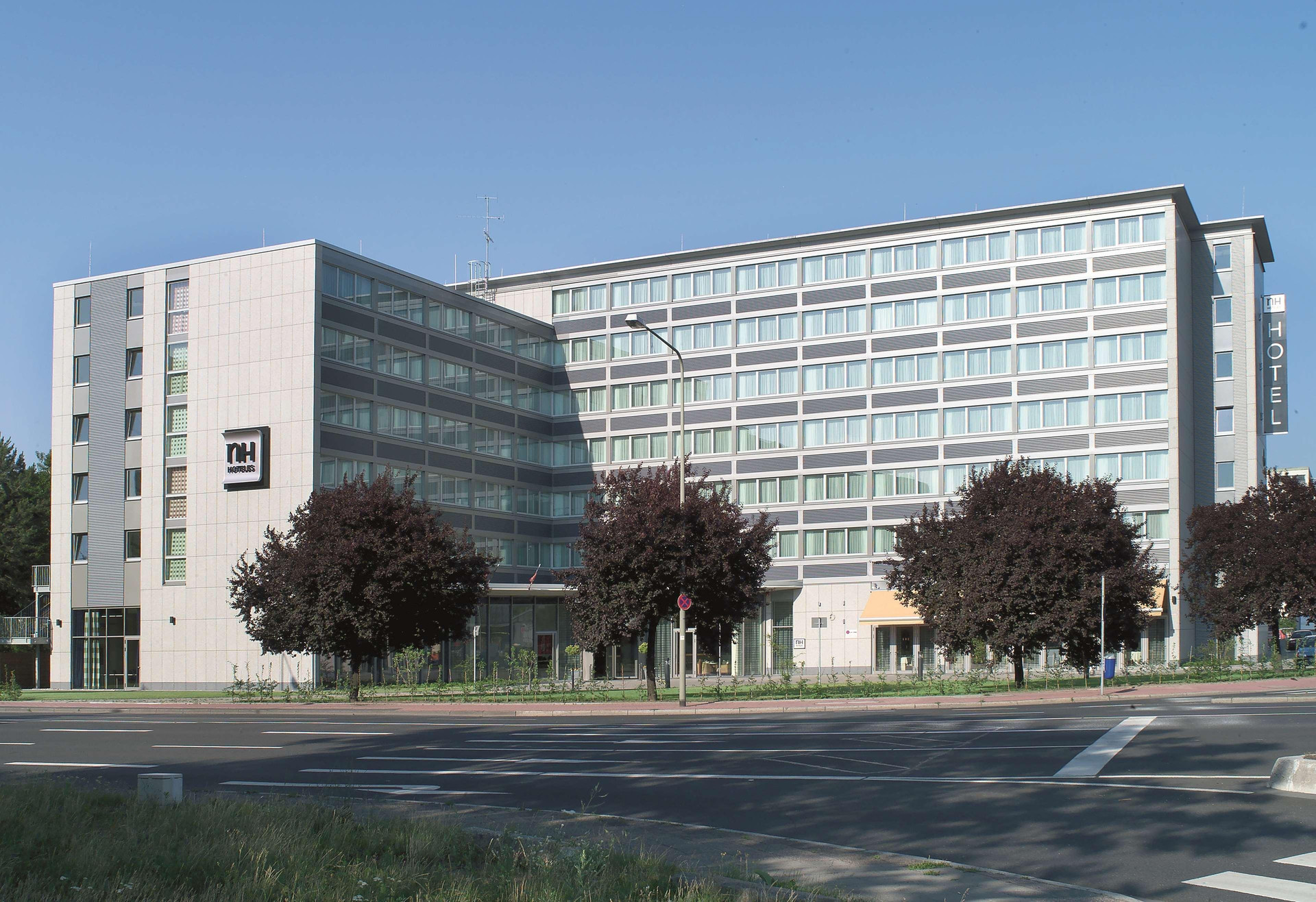 Vista Exterior NH Frankfurt Niederrad