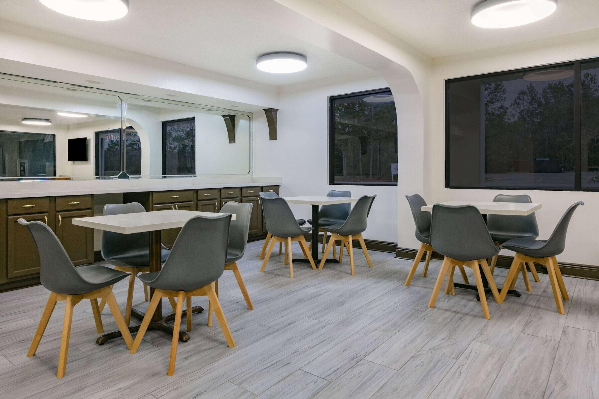 Restaurant Super 8 by Wyndham Moss Point