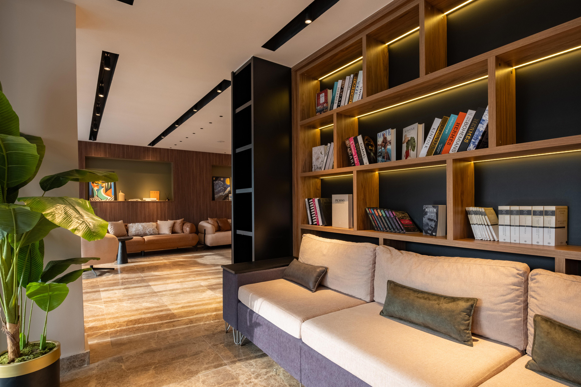 Varios Fly Point Airport Hotel