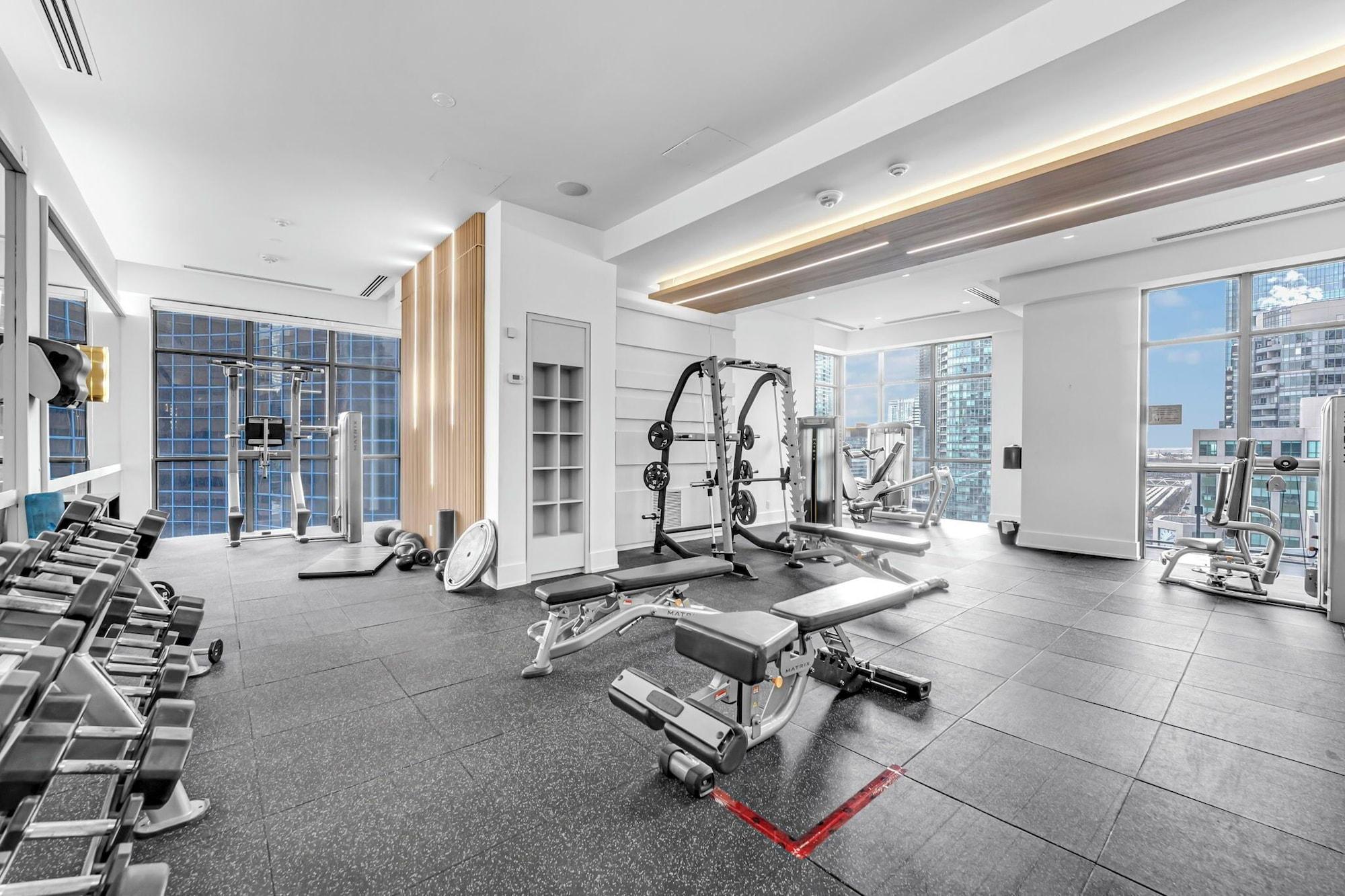 Gimnasio Graydon Front Street