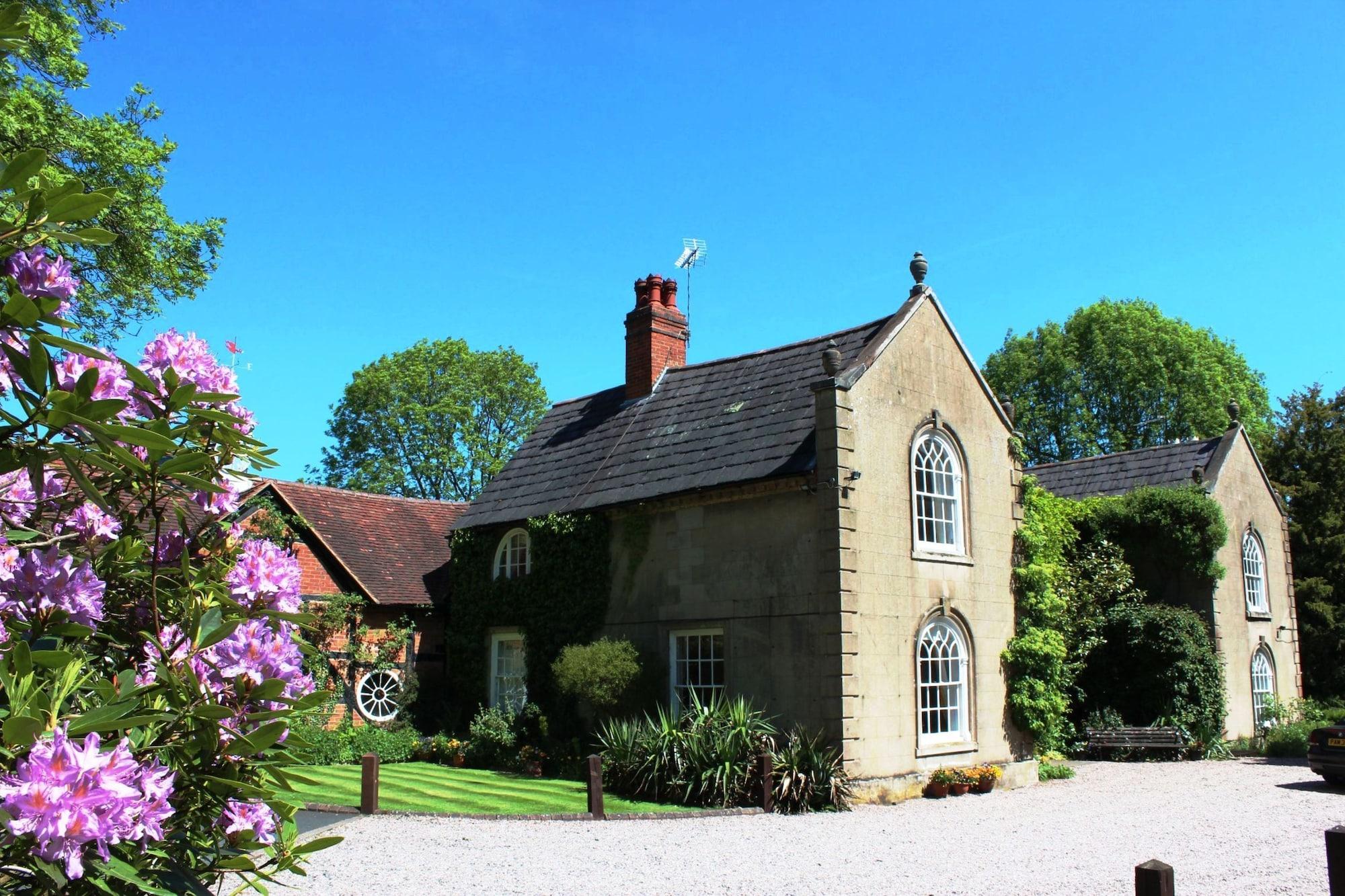 Vista Exterior Old Rectory House, Redditch