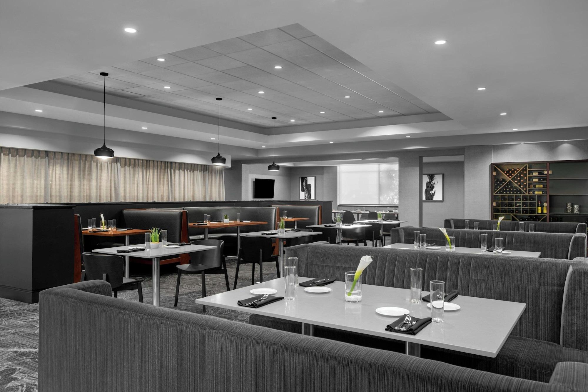 Restaurant Renaissance Indianapolis North Hotel