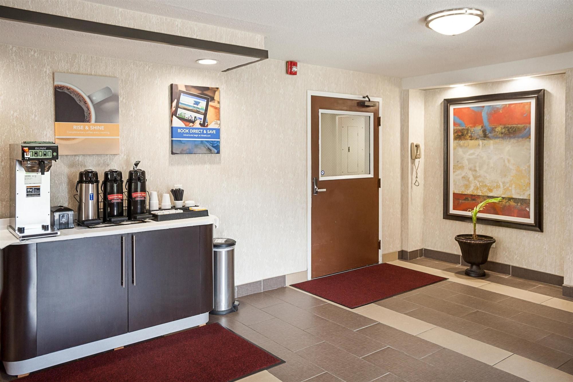Vista Lobby Motel 6 Binghamton, NY