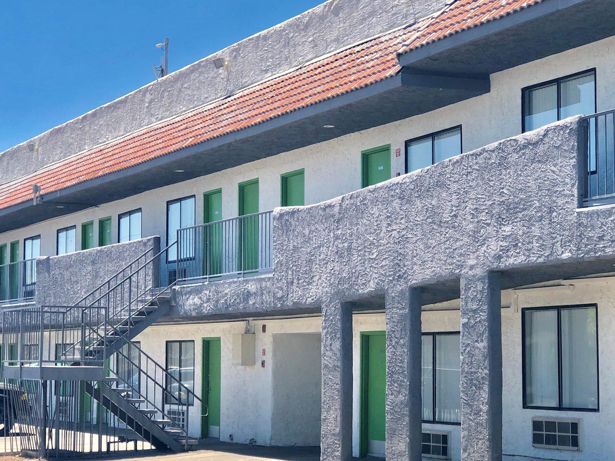 Vista Exterior Siegel Slots and Suites