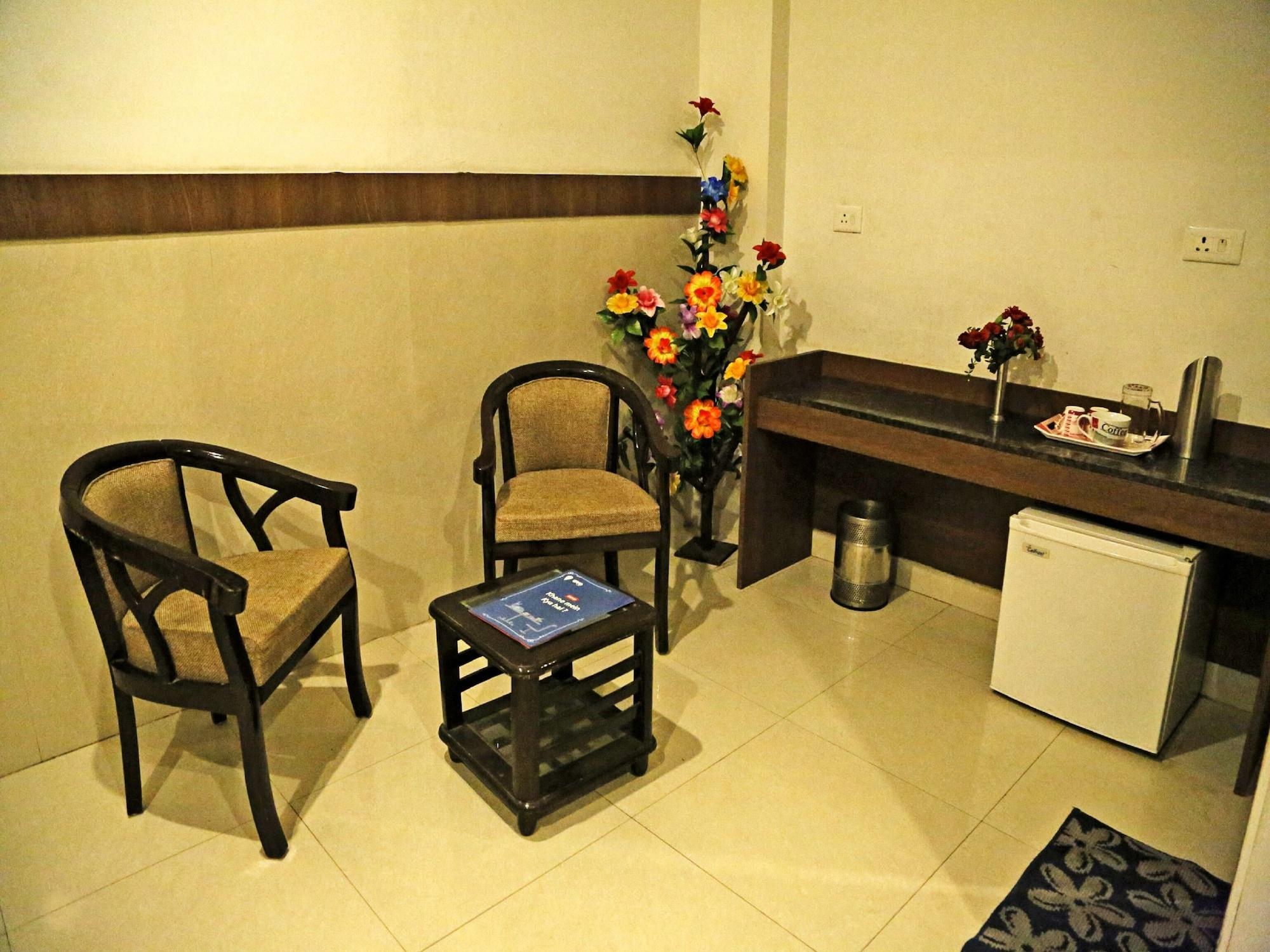 Vista Lobby OYO 4302 Hotel Imperial Lodge