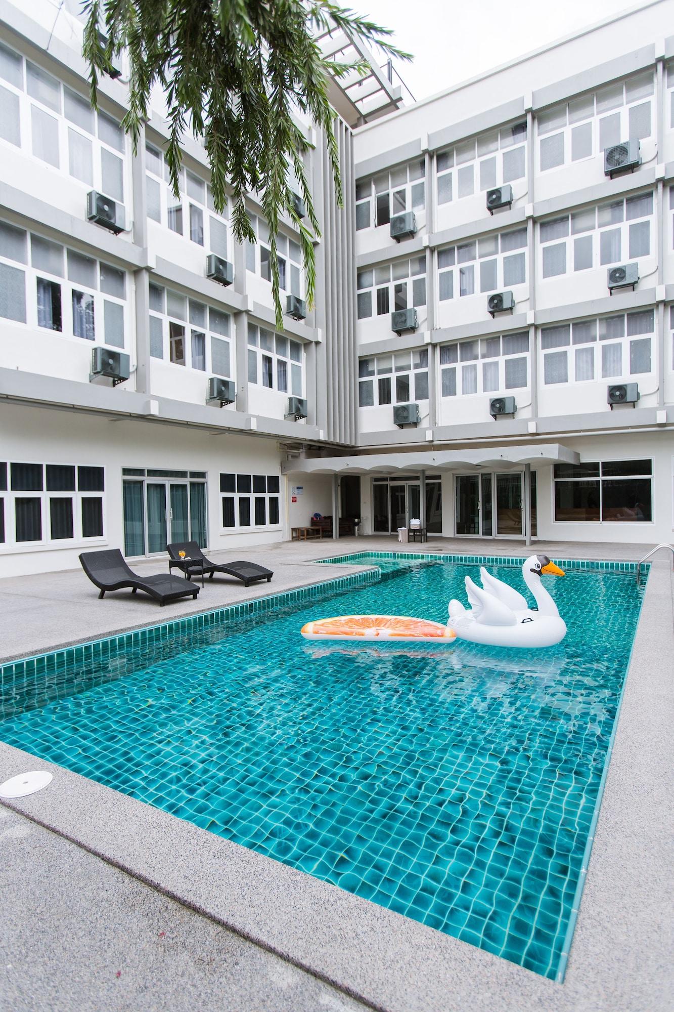 Vista Piscina At the train