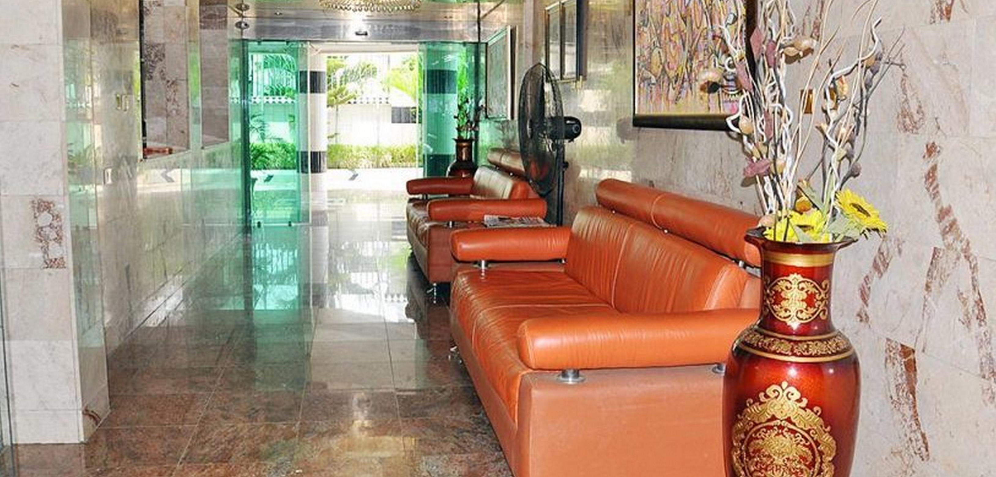 Bar/Salón Royalview Hotel and Suites